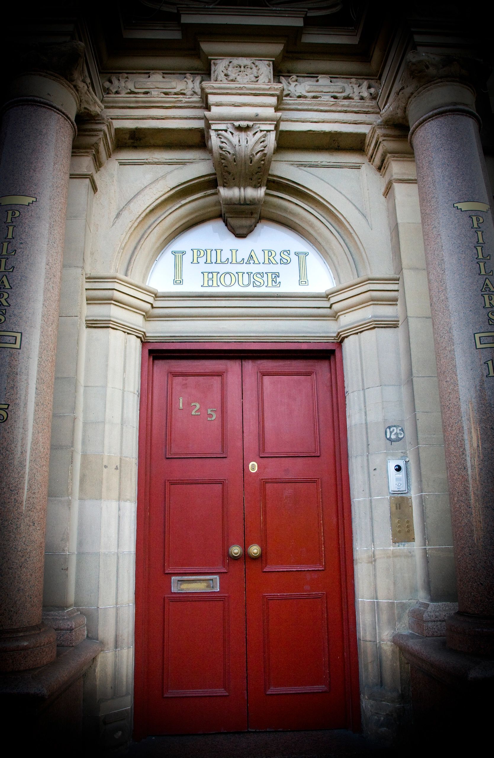 Bed & Breakfast In Edinburgh Pillars House